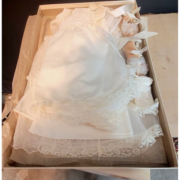 Vintage Baby Christening Baptism Clothes Lot 8 Pcs Plus Gift Box 60s 70s Retro - Picture 15 of 16